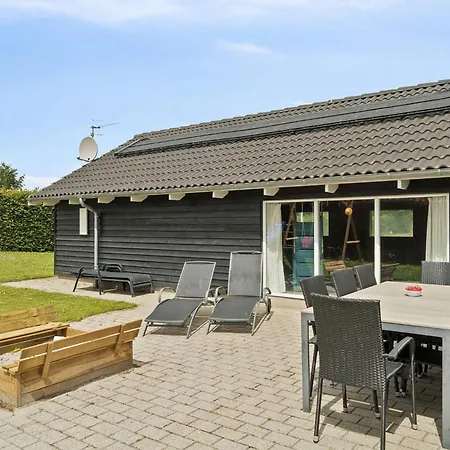 Five-bedroom In 2 Tatil Evi Ebeltoft