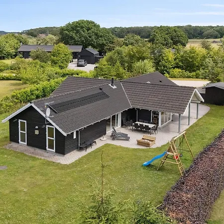 Five-bedroom In 2 *
